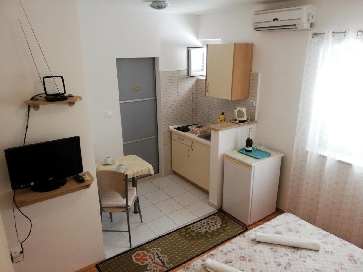 Apartments Aniko Saric Tučepi エクステリア 写真